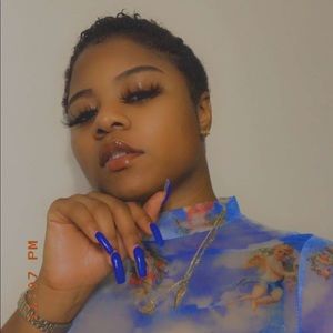 Meet your Posher, Leona